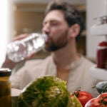 Aumentan las buenas prácticas en el consumo de agua y conservación de la comida
