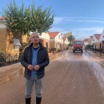 El alcalde de Utiel, Ricardo Gabaldón, en una calle de la localidad