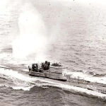 Esta foto estadounidense muestra al submarino alemán U 966 Gut Holz, de 67m de eslora, durante el ataque aéreo del 10 de noviembre de 1943, frente a la localidad gallega de Estaca de Bares, en el noroeste de España