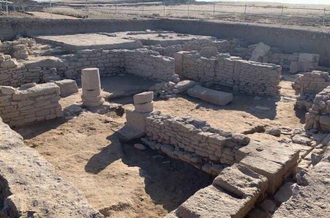 Estructuras arqueológicas en las termas y la panadería de la ciudad romana de Ategua.