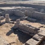 Estructuras arqueológicas en las termas y la panadería de la ciudad romana de Ategua.