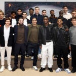 Los jugadores del Real Madrid posan tras la comida de Navidad