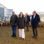 La consejera María González Corral visita una explotación ganadera en la provincia de Palencia