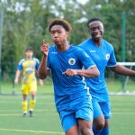 Kaylen Dennis durante un partido con el Walthamstow Football Club 