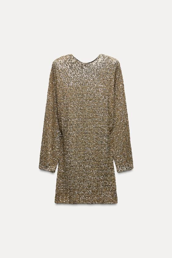 Vestido corto de lentejuelas, de Zara (59,95 euros)