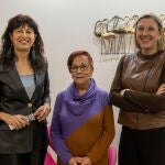  La ministra de Igualdad, Ana Redondo, y la vicepresidenta de la Junta de Castilla y León y consejera de Familia e Igualdad de Oportunidades, Isabel Blanco, visitan las instalaciones del Centro de Atención a Víctimas de Agresiones Sexuales ''Atiendo'' de Salamanca. En la imagen junto a la presidenta de la asociación de ayuda a la mujer Plaza Mayor, Ascensión Iglesias