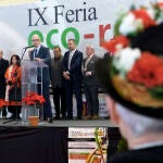  El presidente de la Diputación de Salamanca, Javier Iglesias, y el representante de la Asociación de Municipios Cova da Beira y presidente de la Cámara Municipal de Almeida, Antonio Machado, inauguran la Feria Ecoraya