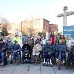 El presidente de Impulsa Igualdad Castilla y León, Francisco Sardón, y la concejala Blanca Jiménez, junto a los participantes en la Rutal "El Hereje"