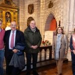 El dominico José Luis Gago y el carmelita Teófanes Egido tendrán su nombre reflejado en un lugar cercano a San Pablo y San Benito respectivamente. En la imagen el alcalde de Valladolid Jesús Julio Carnero junto a sus familiares