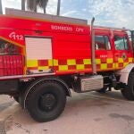 Valencia.- Sucesos.- Bomberos trabajan en la extinción de un incendio en un vertedero de Alberic