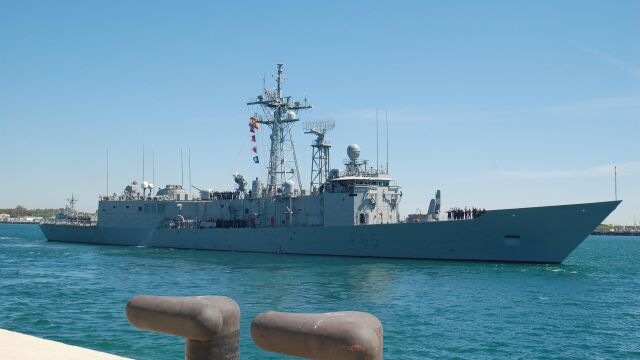 La fragata 'Navarra' monitoriza a dos buques rusos localizados al sur de las Islas Baleares