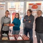 EAVACyL presenta los bombones solidarios creados por la firma repostera Da Silva