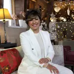 Sonsoles Ónega con traje blanco.