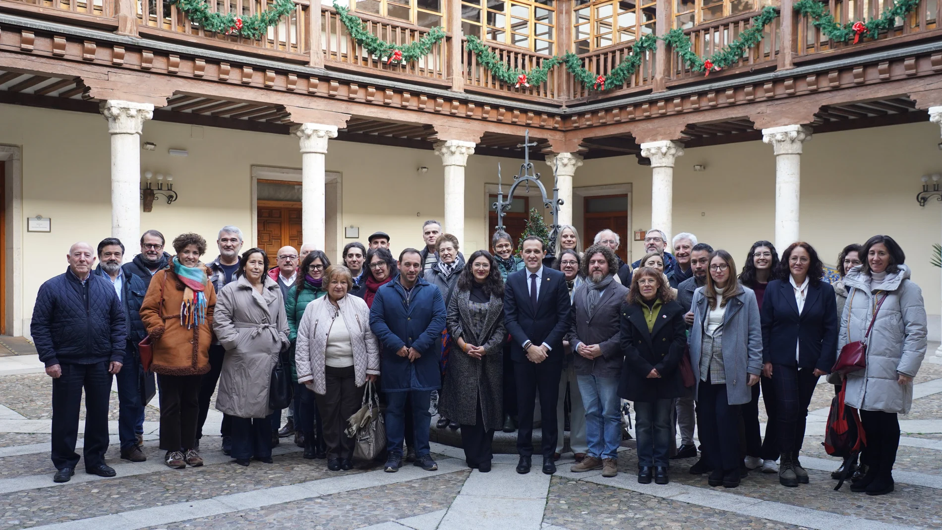 Conrado Íscar con los representantes de las organizaciones con las que coopera la institución