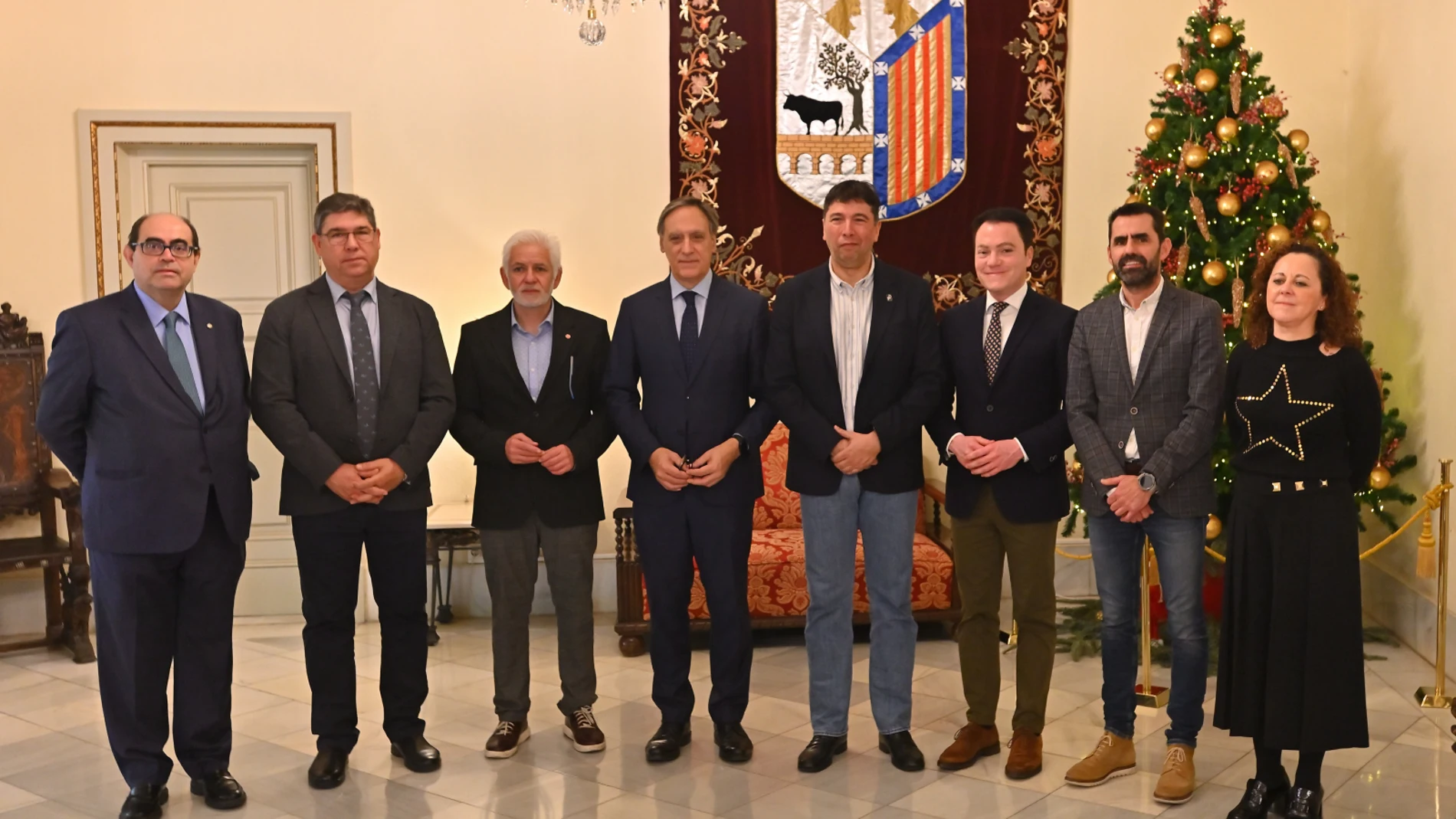 Carlos García Carbayo con los representantes de los sindicatos y la patronal