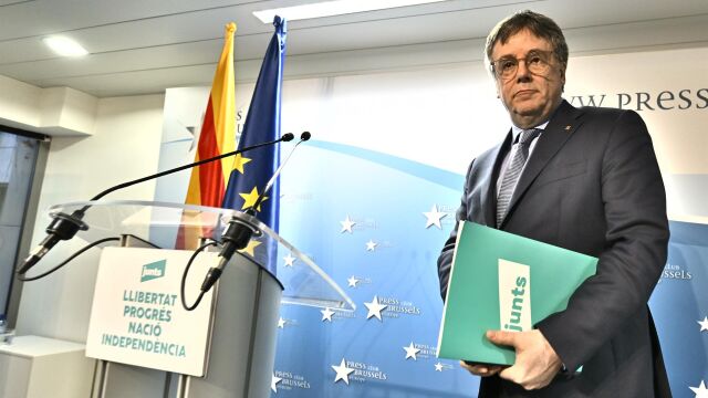 Puigdemont felicitó a Junqueras por su reelección al frente de ERC y espera reunirse con él