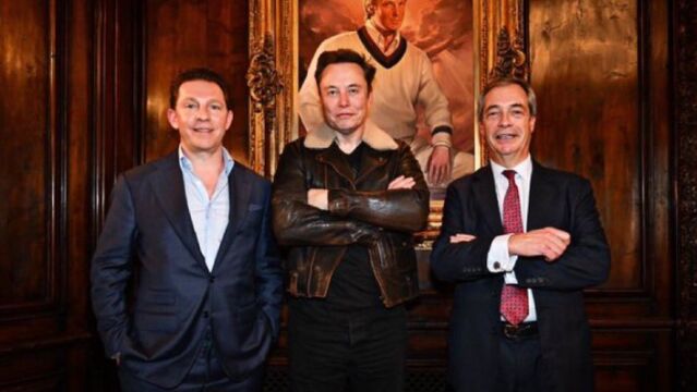 Elon Musk con Nigel Farage (drcha) en la mansión de Donald Trump en Florida