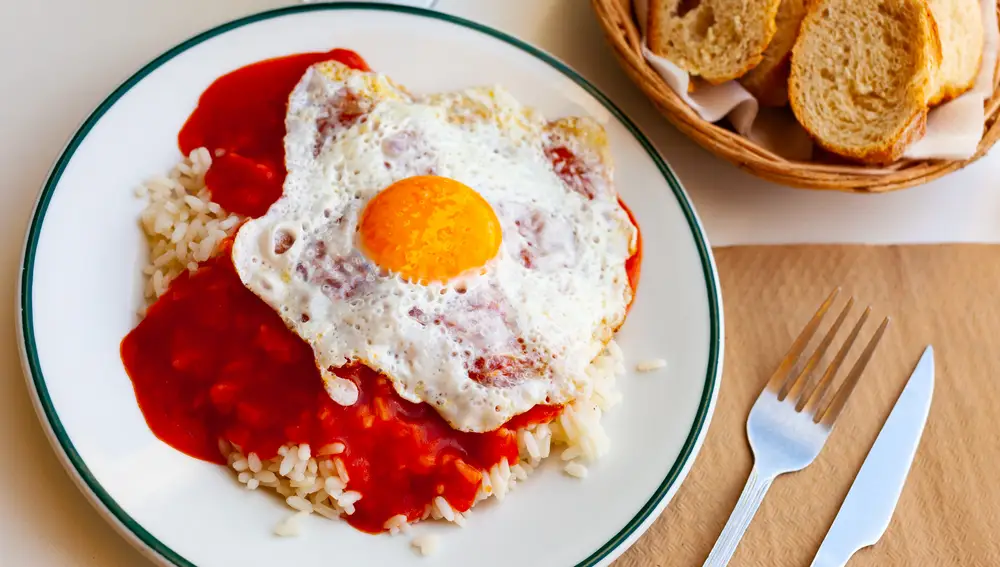 Los huevos o las guindillas son 2 remedios caseros que nos ayudan a combatir el mal cuerpo