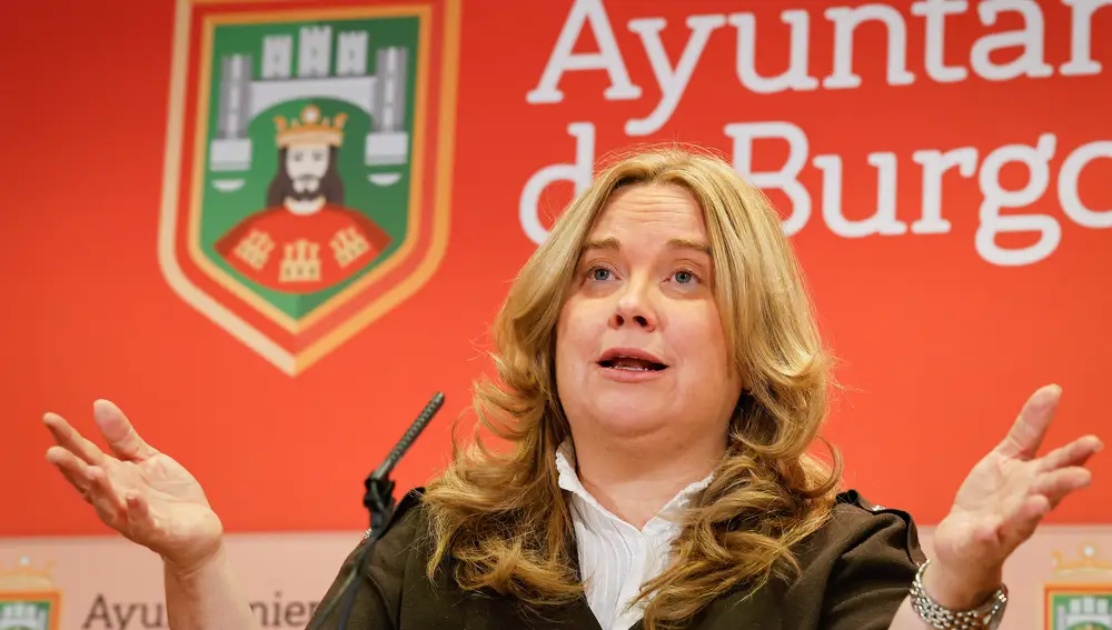 Cristina Ayala, alcaldesa de Burgos, durante la rueda de prensa en la que ha presentado la iniciativa para modificar la ordenanza de terrazas para la hostelería