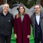 De izquierda a derecha: José Manuel Núñez-Lagos director general de Ecovidrio; Sara Aagesen, Vicepresidenta Tercera del Gobierno y Ministra para la Transición Ecológica y el Reto Demográfico; y Tiago Santos, director general de Disney Destinations para España y Portugal.