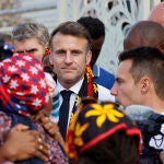 El presidente francés, Emmanuel Macron, durante su visita a la ciudad de Mamoudzou, en la isla de Mayotte