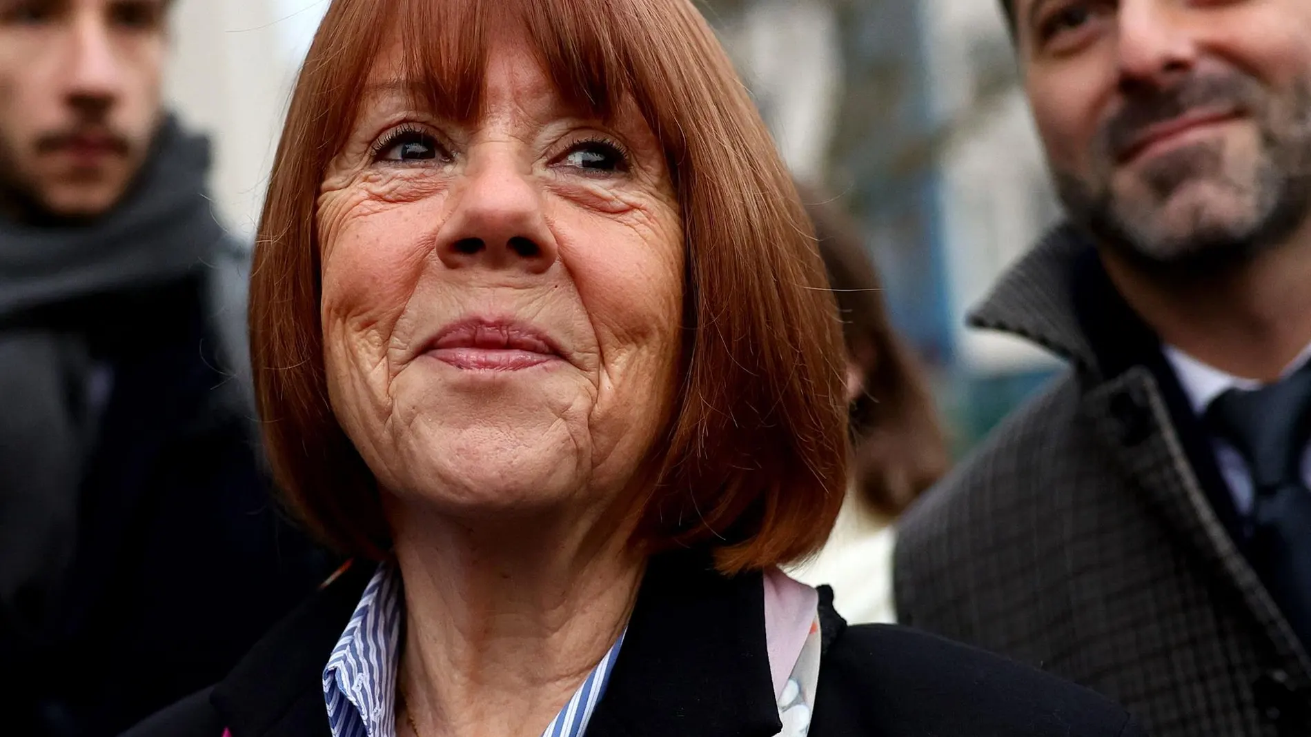 MADRID.-AMP.- Feministas se concentran frente la embajada de Francia en Madrid para apoyar a Gisèle Pelicot