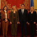 Suárez-Quiñones junto a Alicia García y representantes del PP en el Senado