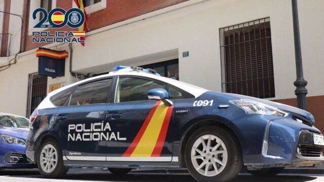 Una multitud ataca con piedras y teteras a agentes de la Policía en Ceuta