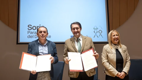 Benito Serrano junto a Suárez-Quiñones y Yolanda de Gregorio