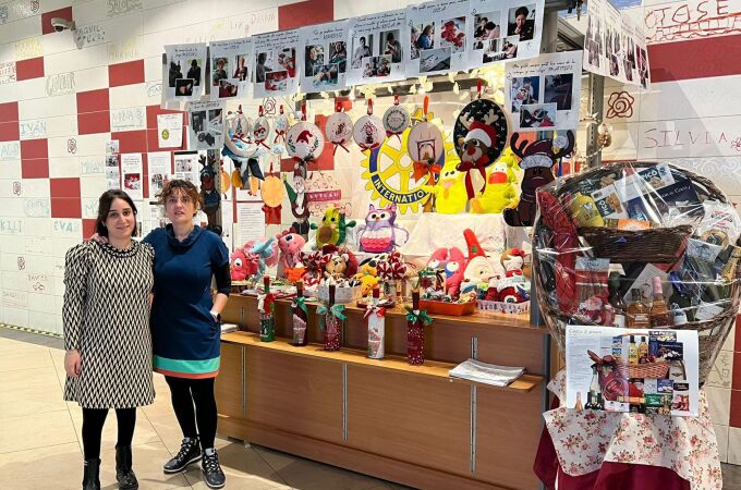 Los adornos navideños creados por los residentes de la residencia en el Mercadillo Benéfico de Ponferrada