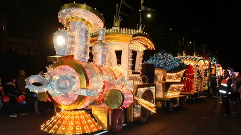 La Cabalgaza de Papá Noel anticipa la Navidad en la capital leonesa