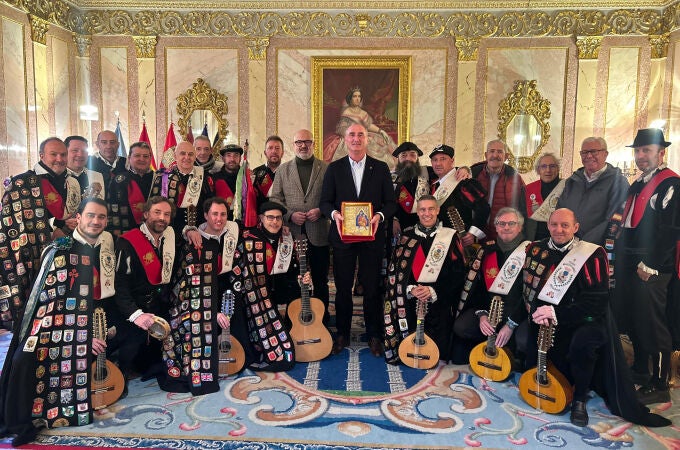 Homenaje del Ayuntamiento de Segovia a la Tuna de Magisterio por su 54 aniversario