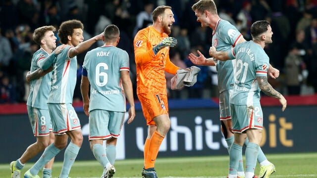 Oblak y Sorloth celebran la victoria del Atlético en Barcelona