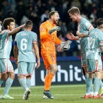 Oblak y Sorloth celebran la victoria del Atlético en Barcelona