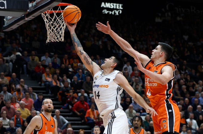 Gaby Deck anota en la derrota que sufrió el Real Madrid ante el Valencia Basket