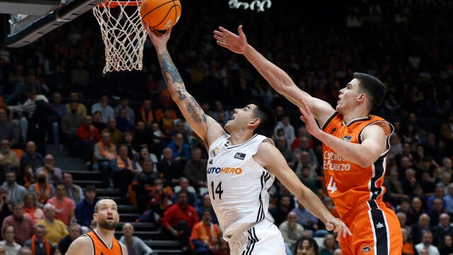 Gaby Deck anota en la derrota que sufrió el Real Madrid ante el Valencia Basket
