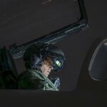 Un piloto de Eurofighter con un casco Striker II