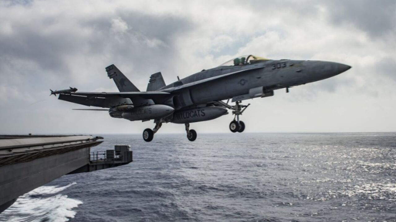 紅海で米国の巡洋艦から発射されたミサイルが誤ってF/A-18戦闘機1機を撃墜