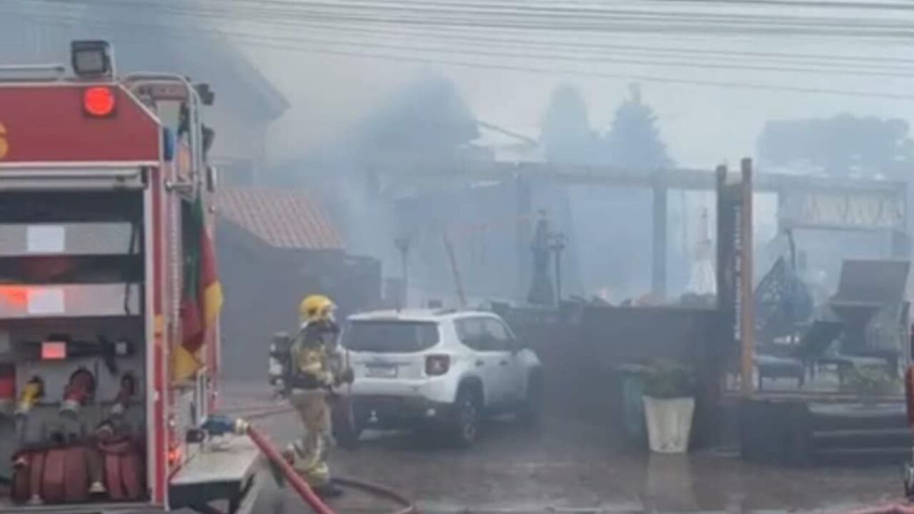 ブラジルの観光都市中心部に飛行機墜落、10人死亡