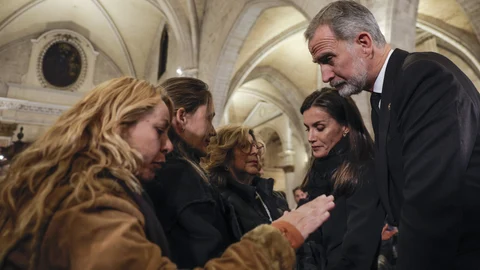 El rey Felipe VI y la reina Letizia durante el funeral por las víctimas de la DANA celebrado este lunes en la catedral de Valencia.