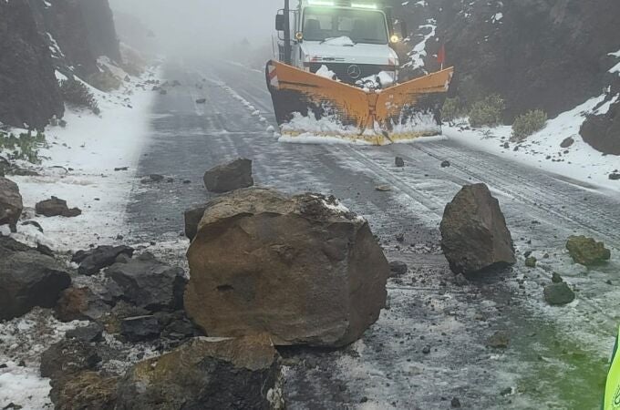 Continúan cerrados los accesos al Teide por hielo y nieve