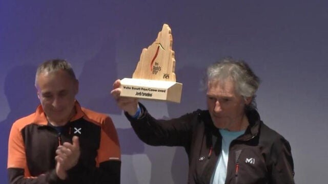 Jordi Corominas, con el Piolet de Oro