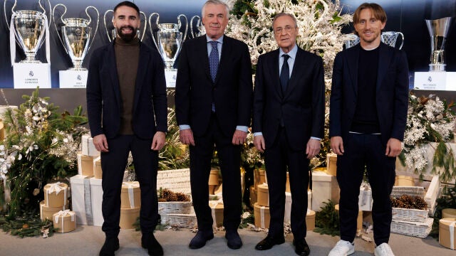 Carvajal, Ancelotti y Modric, con Florentino Pérez