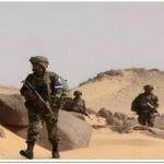 Patrulla militar en la frontera de Mauritania y Argelia