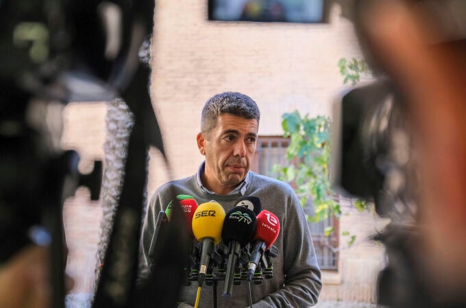 Carlos Mazón visita el asilo Hermanitas de los Ancianos Desamparados de Elche