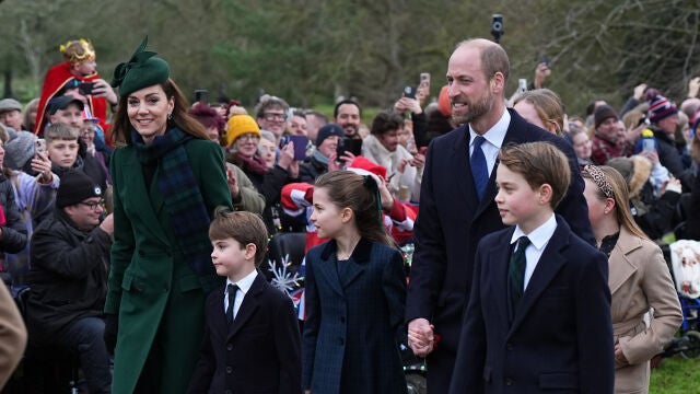 El príncipe Guillermo y Kate Middleton junto a sus hijos en Sandringham