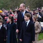 El príncipe Guillermo y Kate Middleton junto a sus hijos en Sandringham