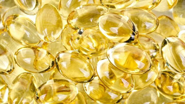 Expertos piden a las personas de esta edad que no tomen el suplemento de vitamina D