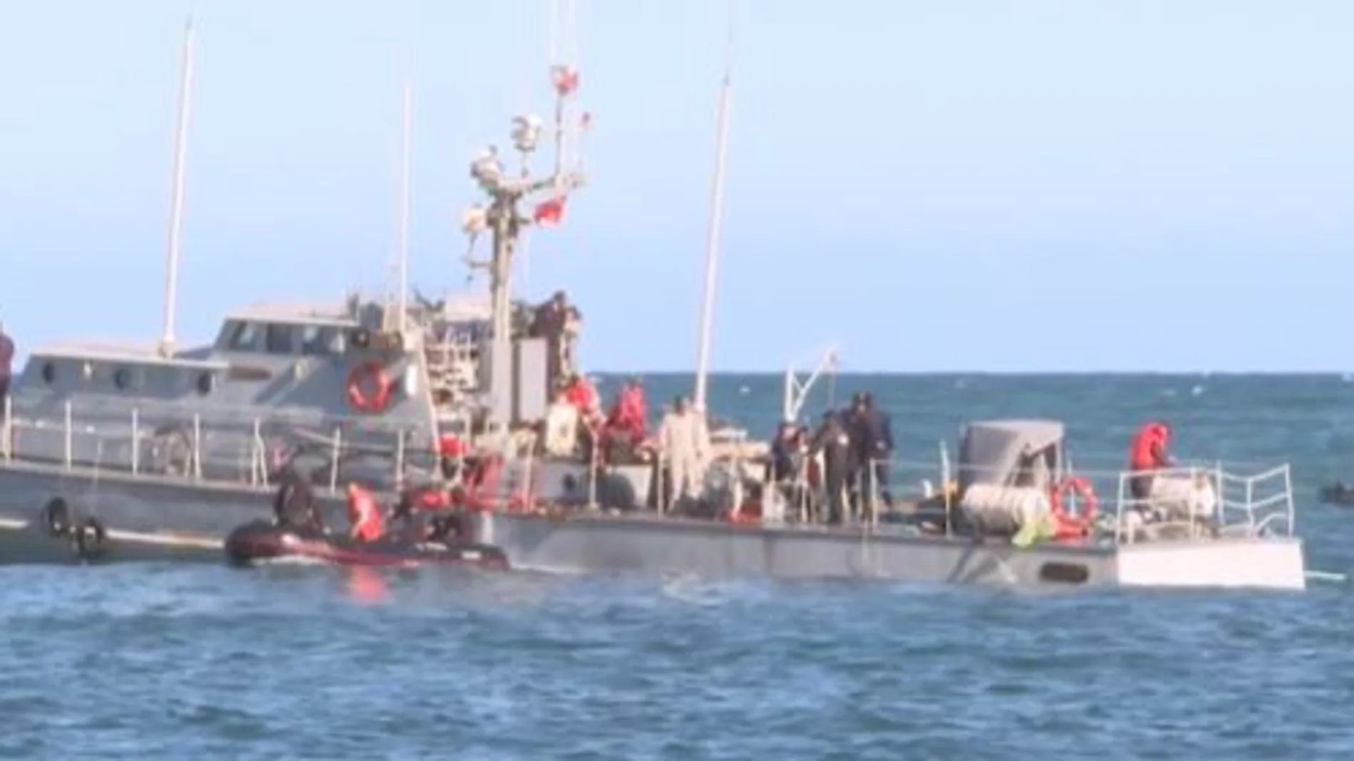 La patrullera de la Marina Real de Marruecos en aguas de Melilla grabada por Televisión de Melilla