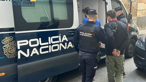 La Policía Nacional detiene a tres varones tras ser sorprendidos robando en un salón de juegos de Murcia